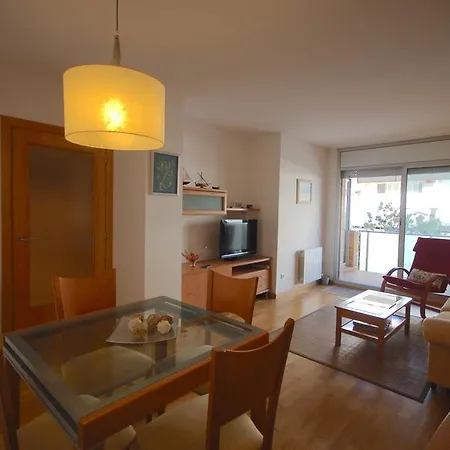 Lets Holidays Cozy Pool Apartment