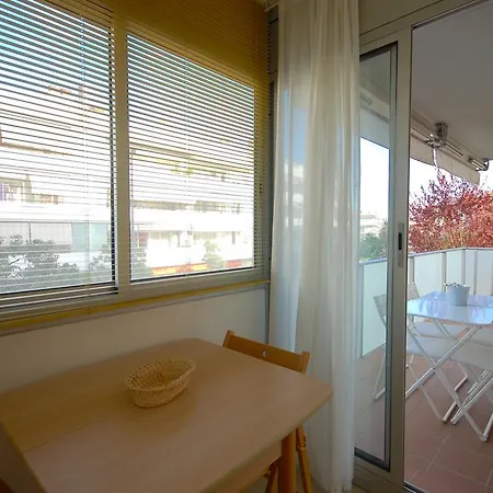 Lets Holidays Cozy Pool Apartment *