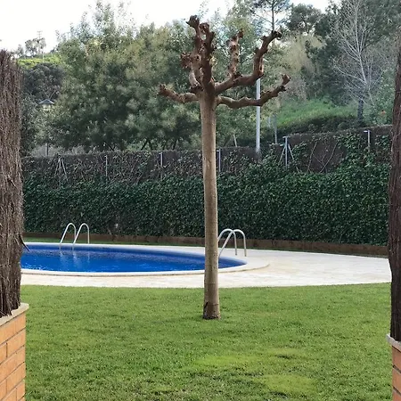 Lets Holidays Cozy Pool